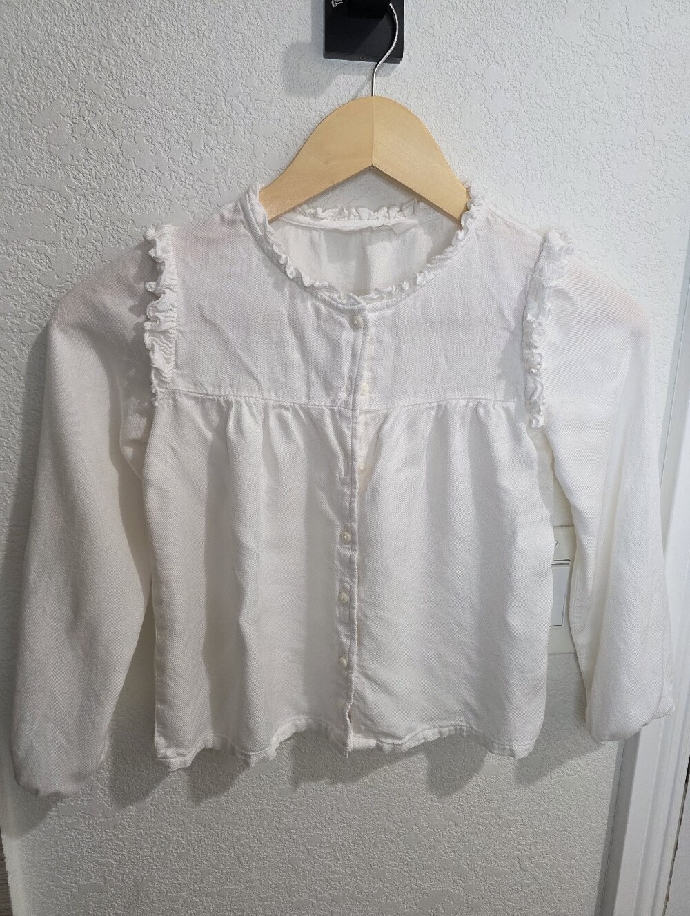 H&M Girl's White Ruffle-Trim Button Front Blouse? Size 7